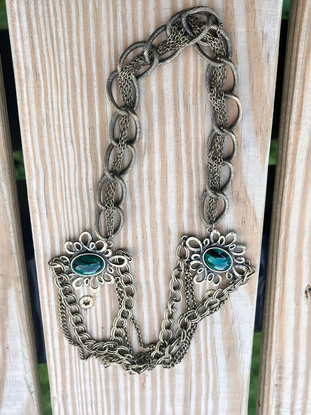 Vintage Gold-Tone Necklace with Emerald Green Stones - Women Jewelry